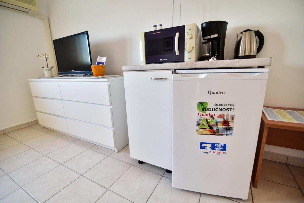 Apartmani Luna Vir Ngoại thất bức ảnh