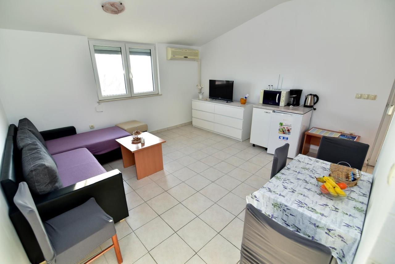 Apartmani Luna Vir Ngoại thất bức ảnh