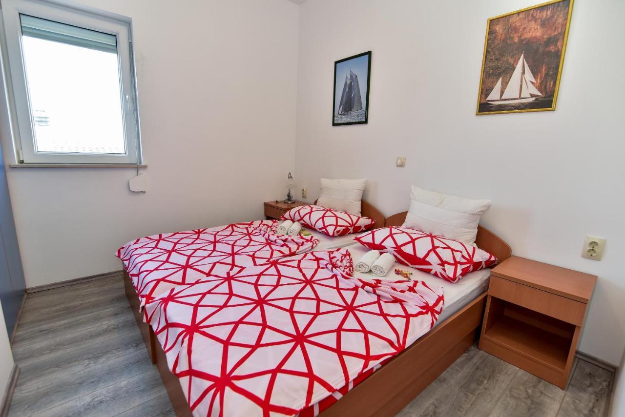 Apartmani Luna Vir Ngoại thất bức ảnh