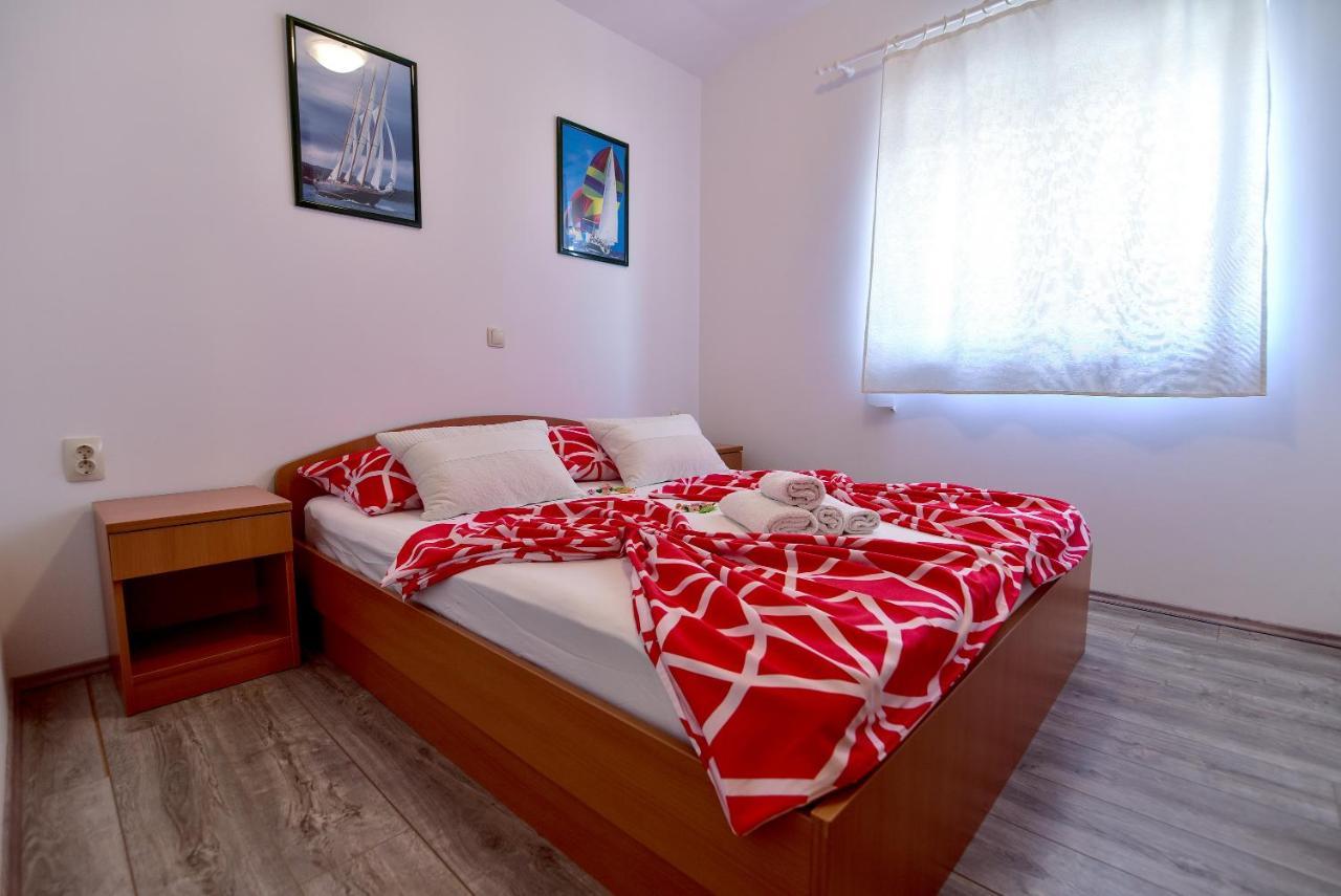 Apartmani Luna Vir Ngoại thất bức ảnh